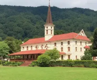 Onde se hospedar barato em Blumenau: dicas práticas para turistas